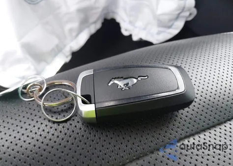 2020 Ford Mustang Ecoboost Premium z USA, uszkodzony, nr VIN 1FATP8UH5L5119781